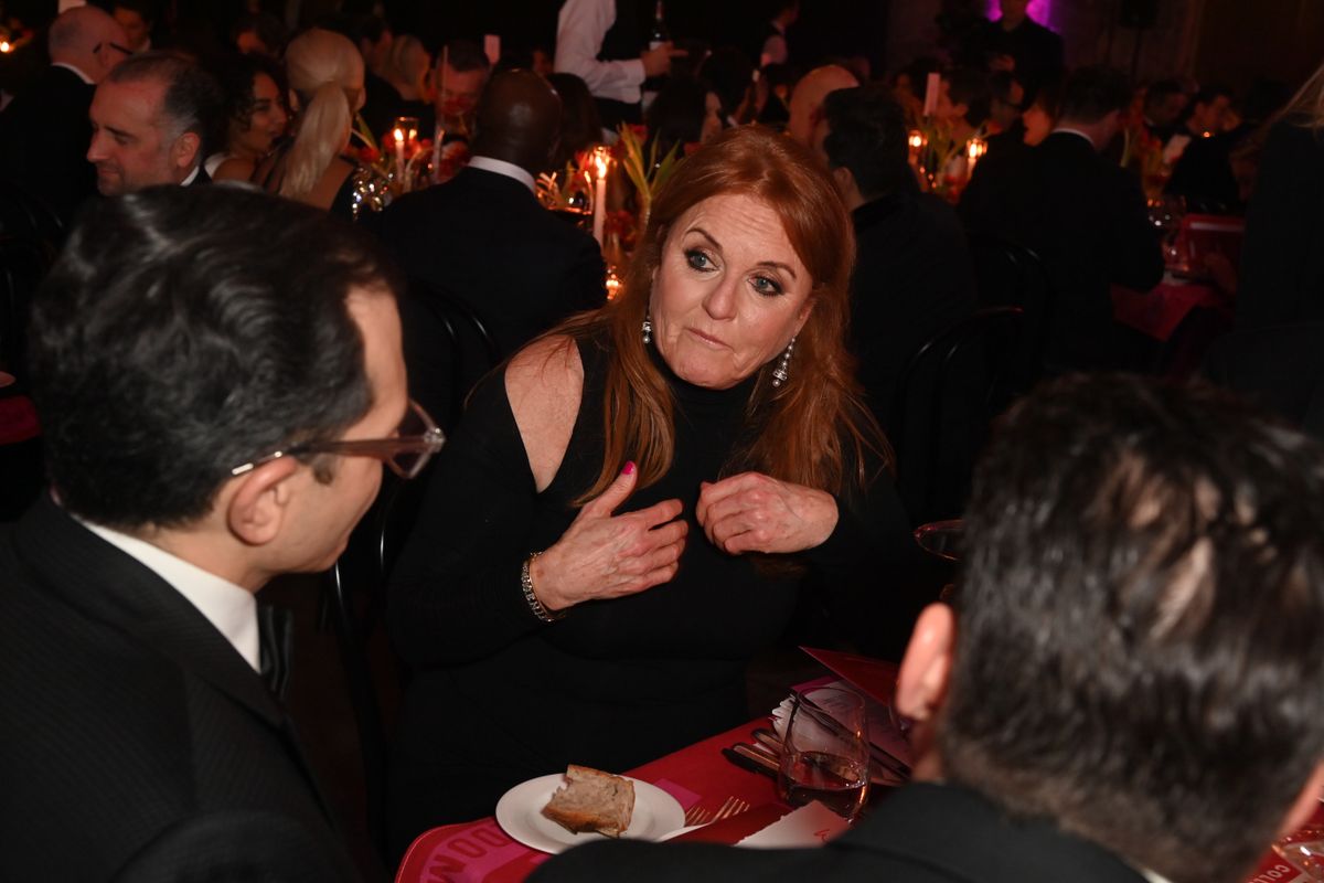 Sarah Ferguson egy windsori bárban önti a szívét a személyzetnek és barátainak.