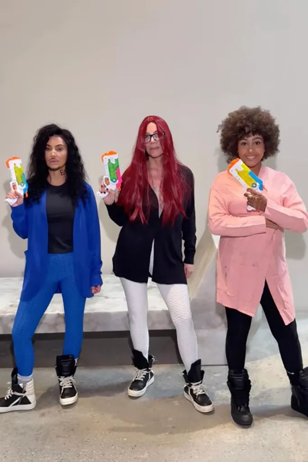 Kim Kardashian, North West, Kris Jenner, halloween, Pindúr pandúrok jelmezben