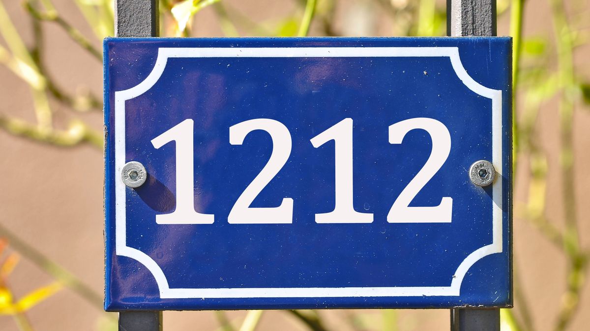 1212 szám egy táblán. A leghatásosabb angyalszám.