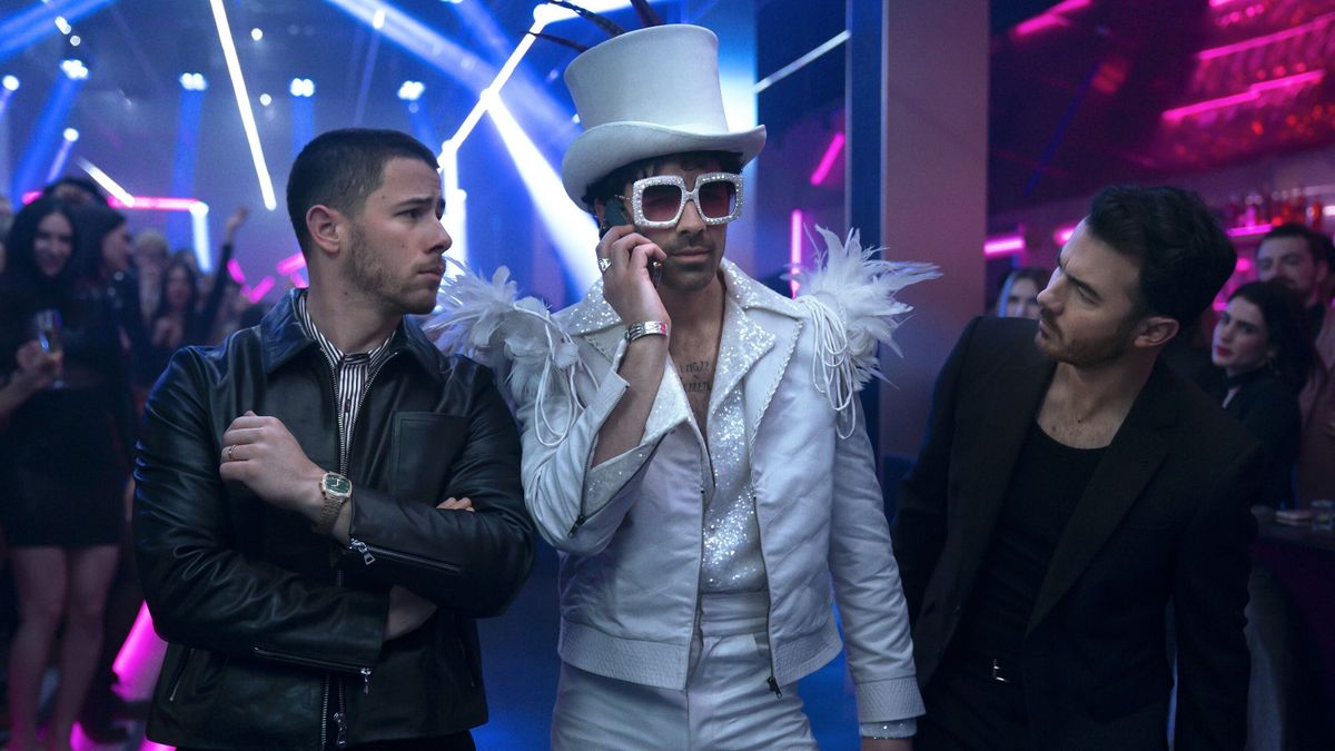 A Jonas Brothers már novemberben karácsonyi hangulatot varázsolnak.