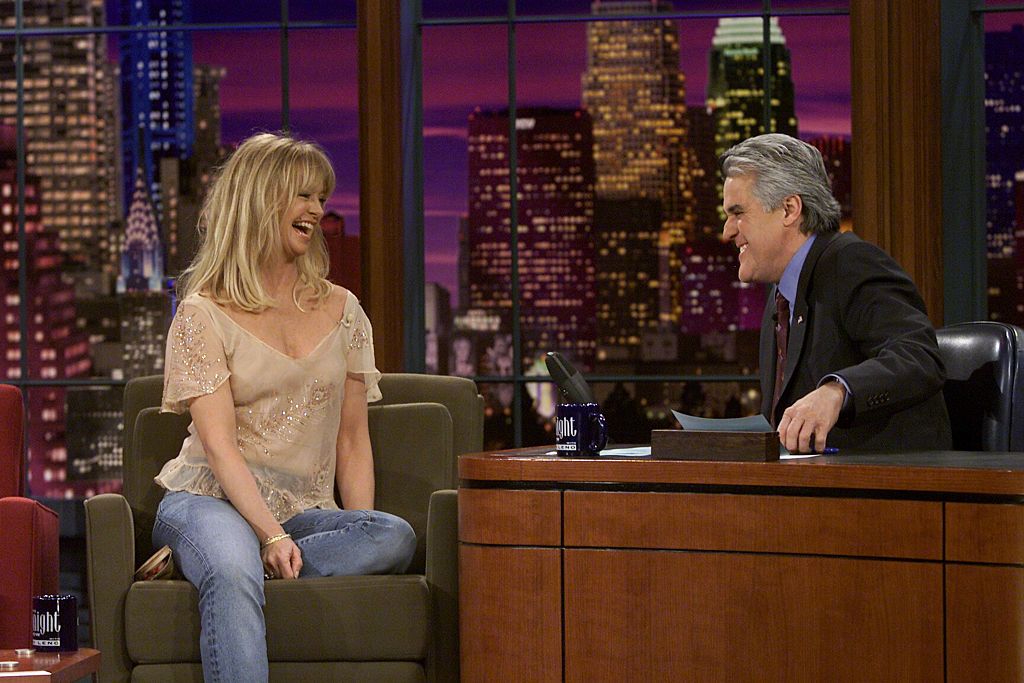 Goldie Hawn mosolyogva nyilatkozik a The Tonight Show-ban.