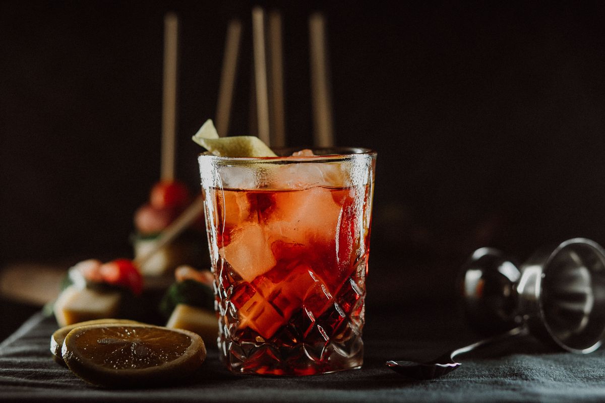 Rumos tea elegáns pohárban 