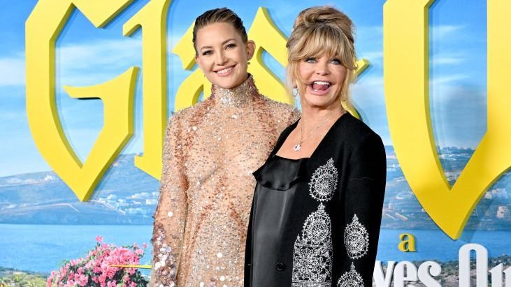 Kate Hudsont az édesanyja, Goldie Hawn és a második férje, Kurt Russel nevelték fel