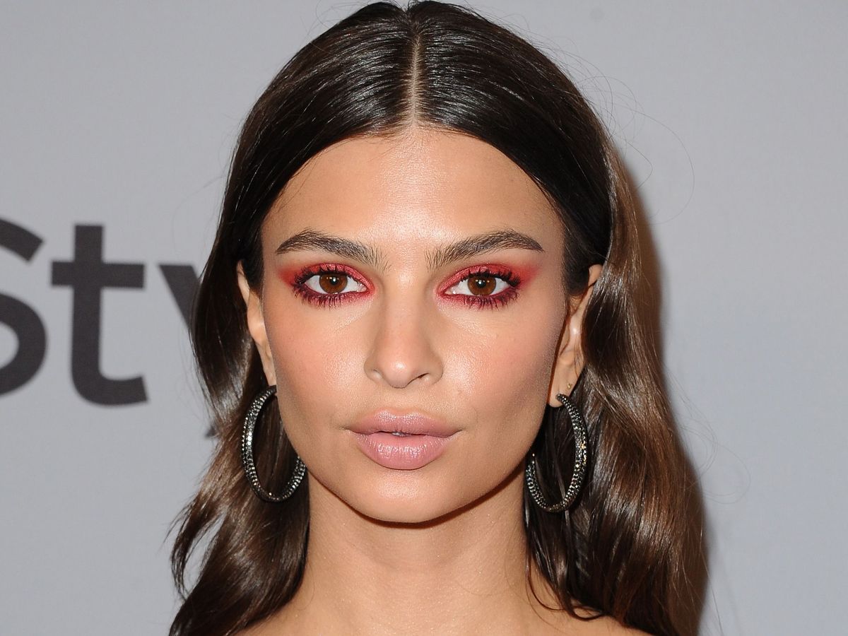 Piros szemceruzás makeup trend uralta le a közösségi médiát.