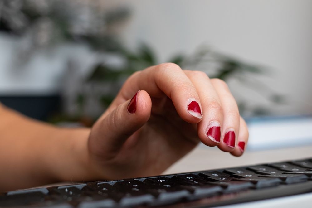 kéz- és körömápolási technikák