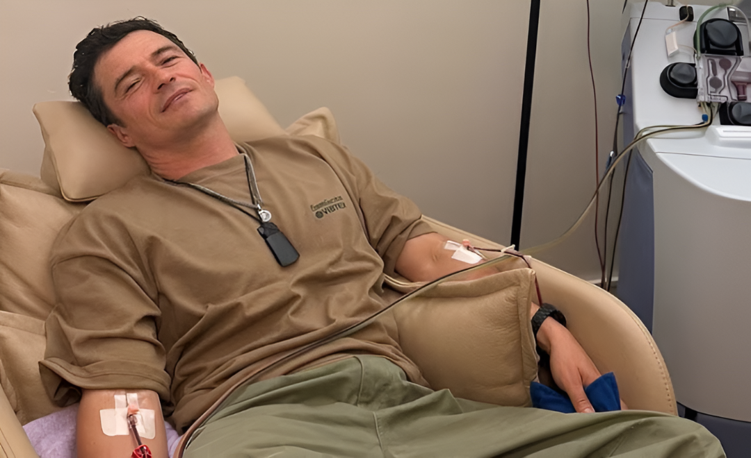 Orlando Bloom vértisztításon esik át.