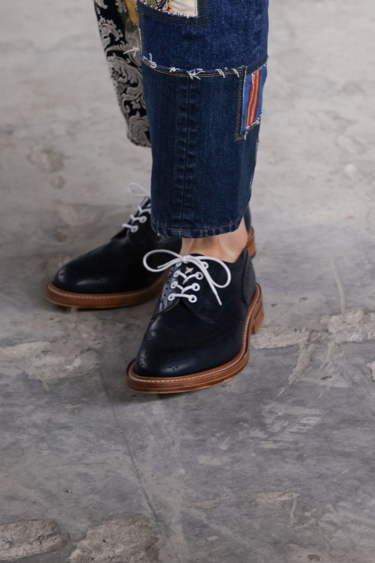 kereszt a cipőfűzőben