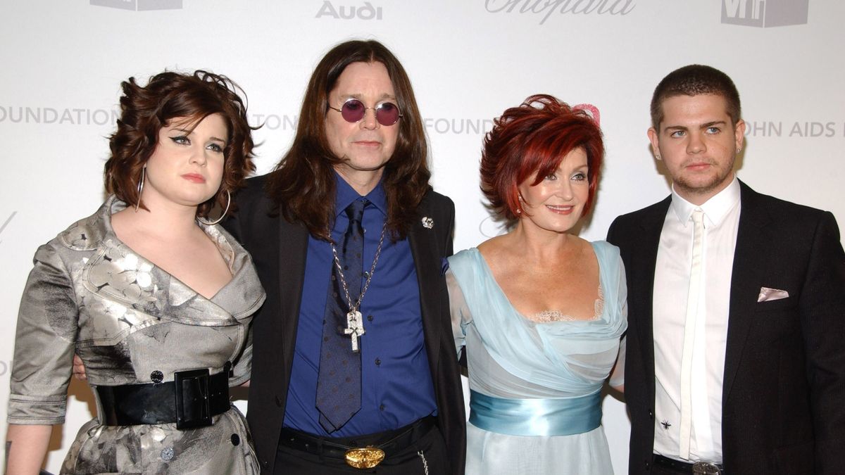 Kelly Osbourne egy pillanatra sem hagyta magára a gyászban édesanyját.