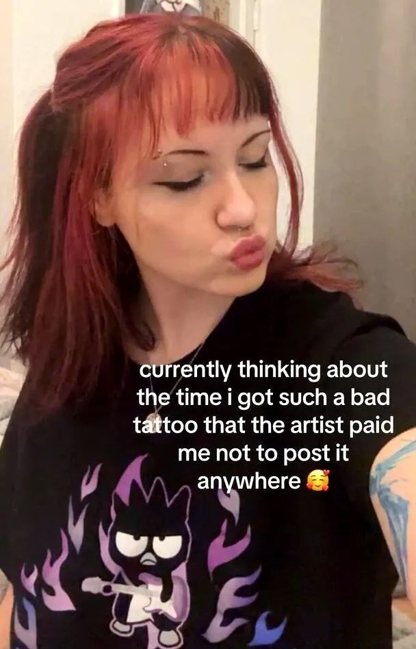 Lily nevű nő a rossz tetoválásával