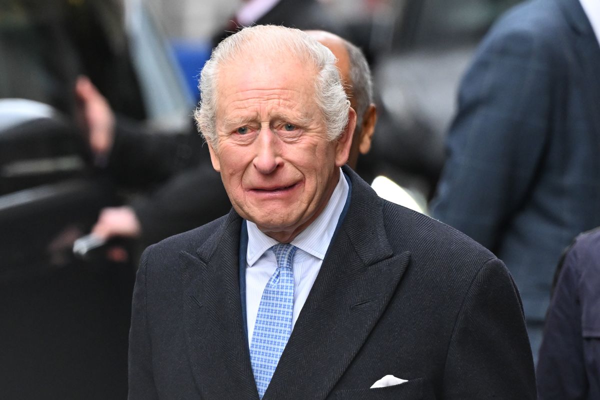 Rugalmatlan és makacs Károly király a palota dolgozói szerint.