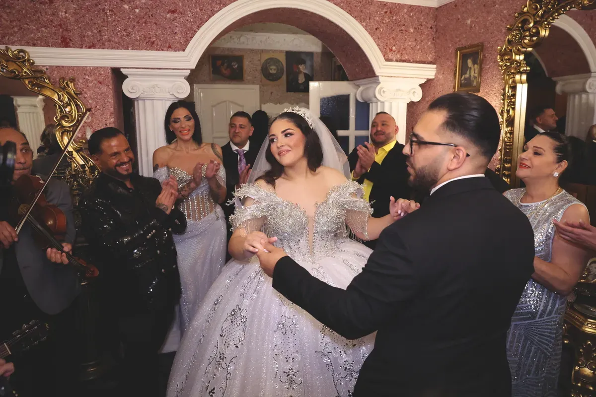 Egy fényűző esküvő keretében házasodott meg Emilio lánya