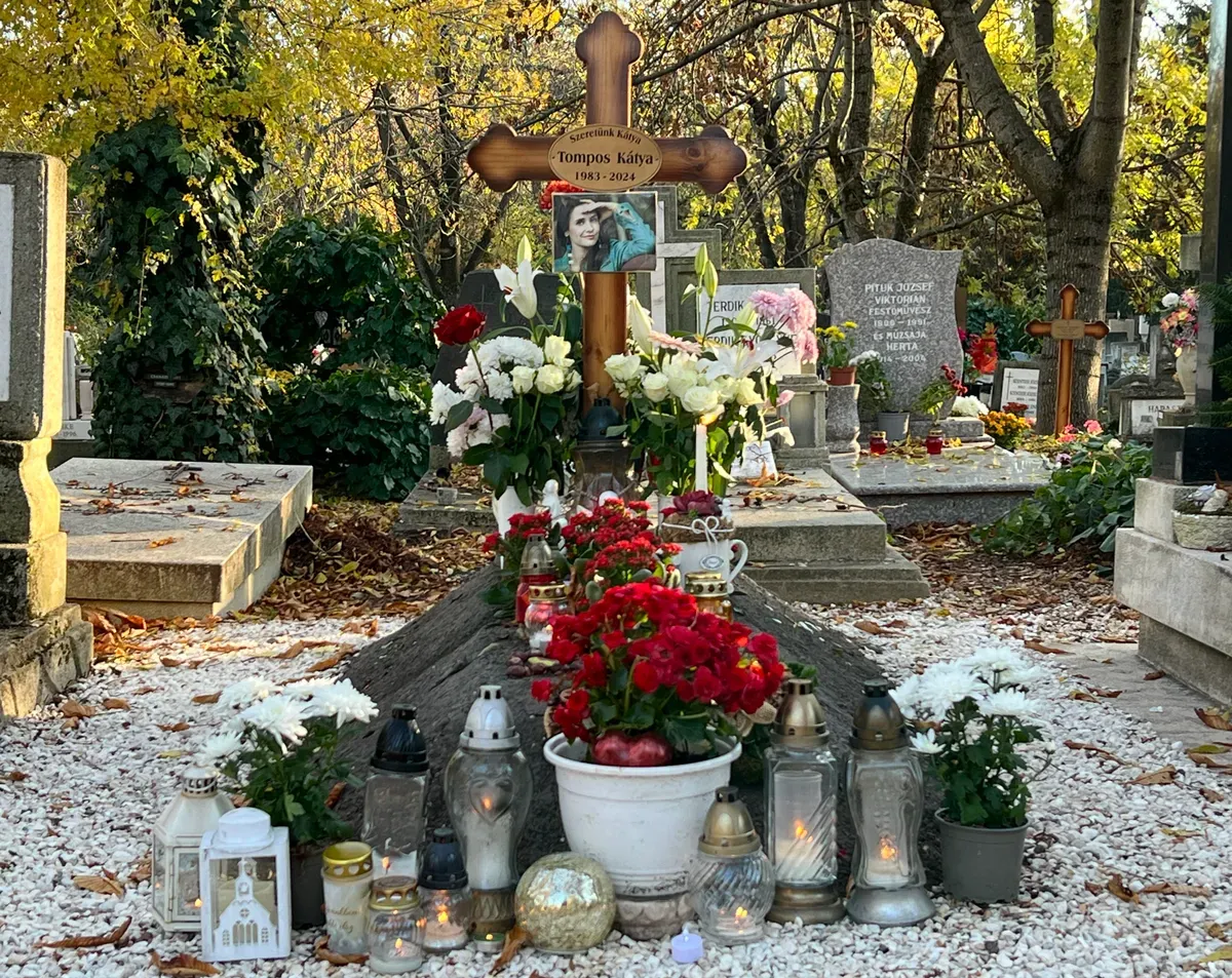 Tompos Kátya sírja a Farkasréti temetőben 