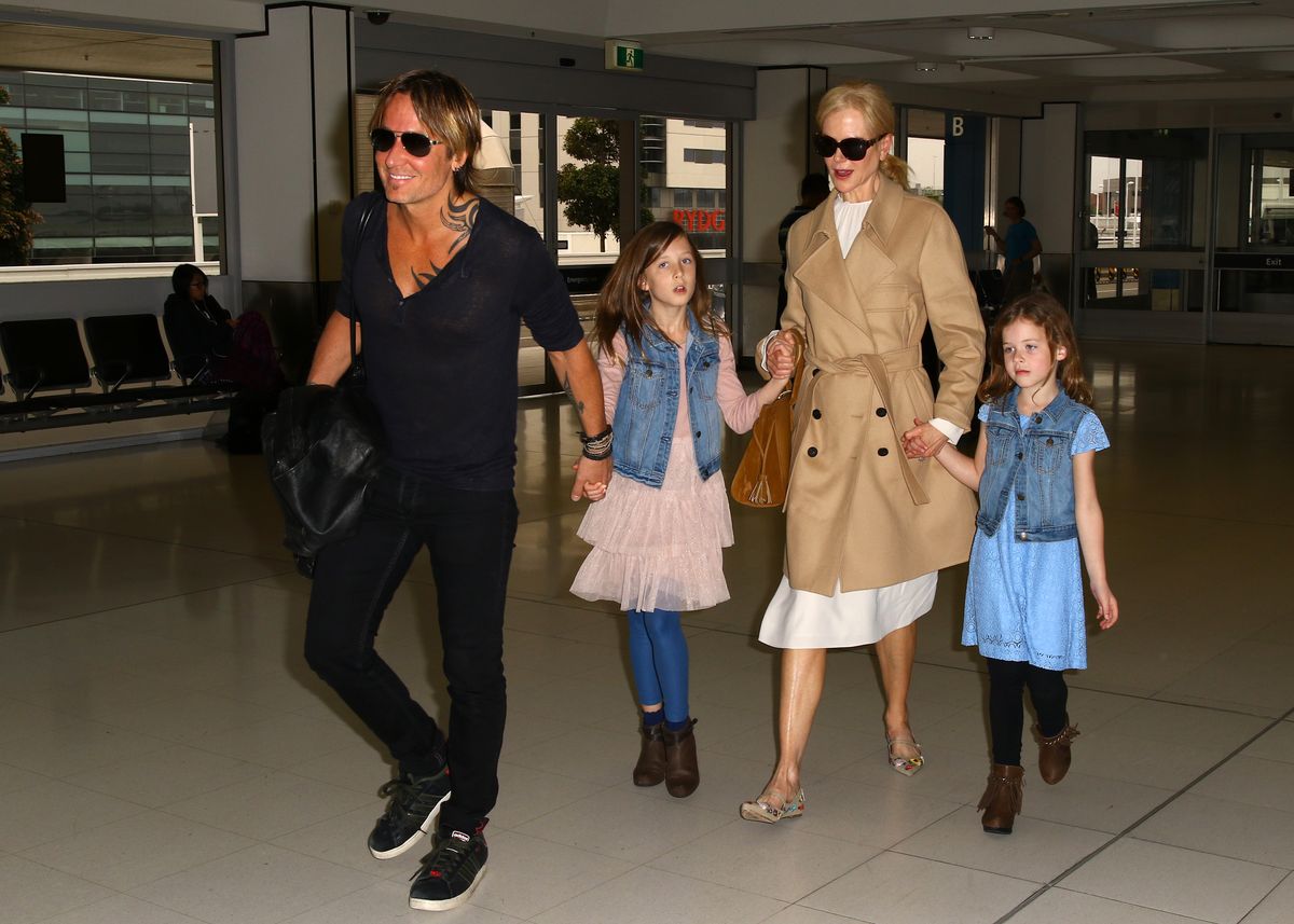 SYDNEY, NSW - MARCH 28:  Nicole Kidman and Keith Urban arrive at Sydney airport with their daughters Faith Margaret and Sunday Rose on March 28, 2017 in Sydney, Australia.  (Photo by Matrix/GC Images)