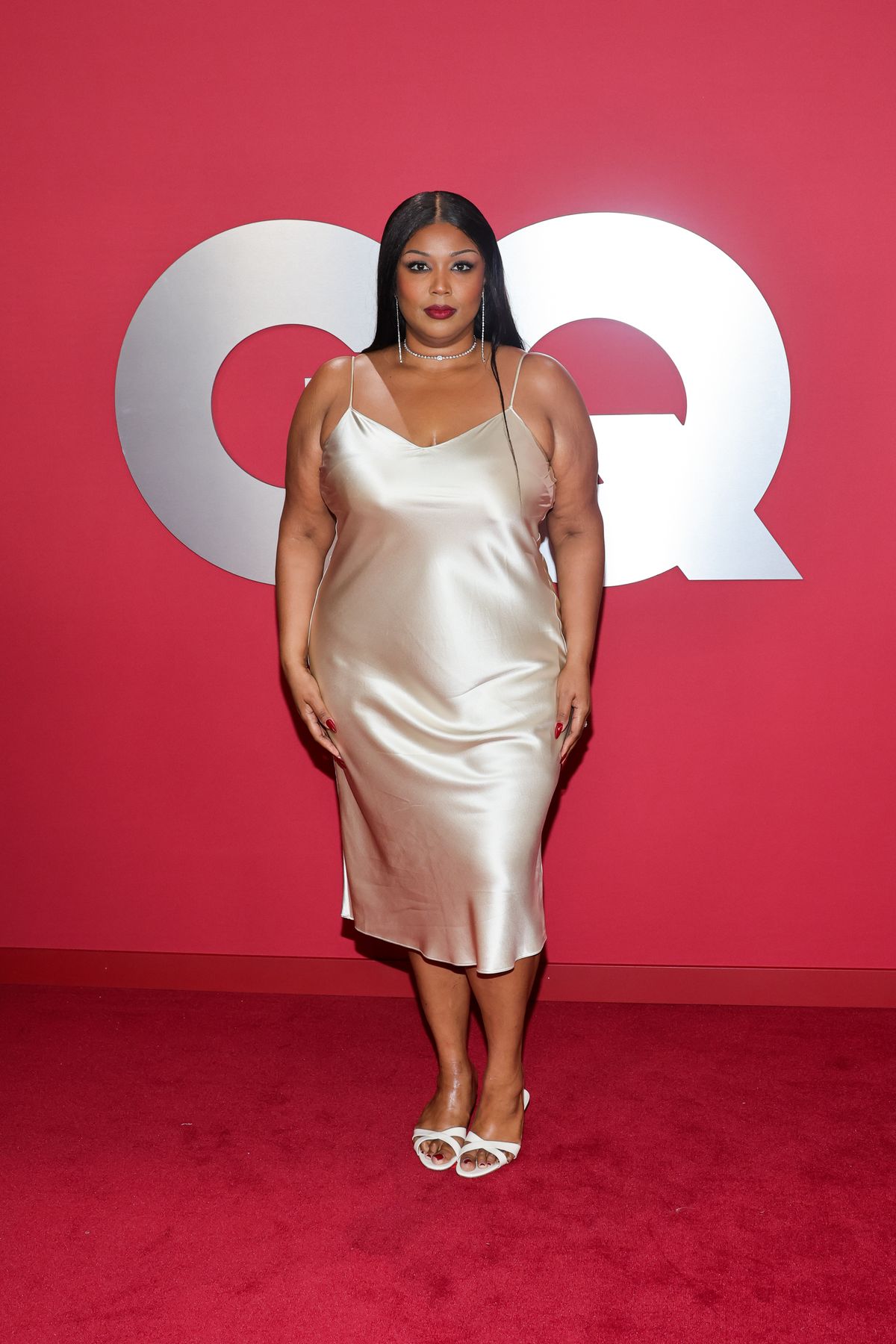 Lizzo GQ Men of the year vörös szőnyeges ruhája.