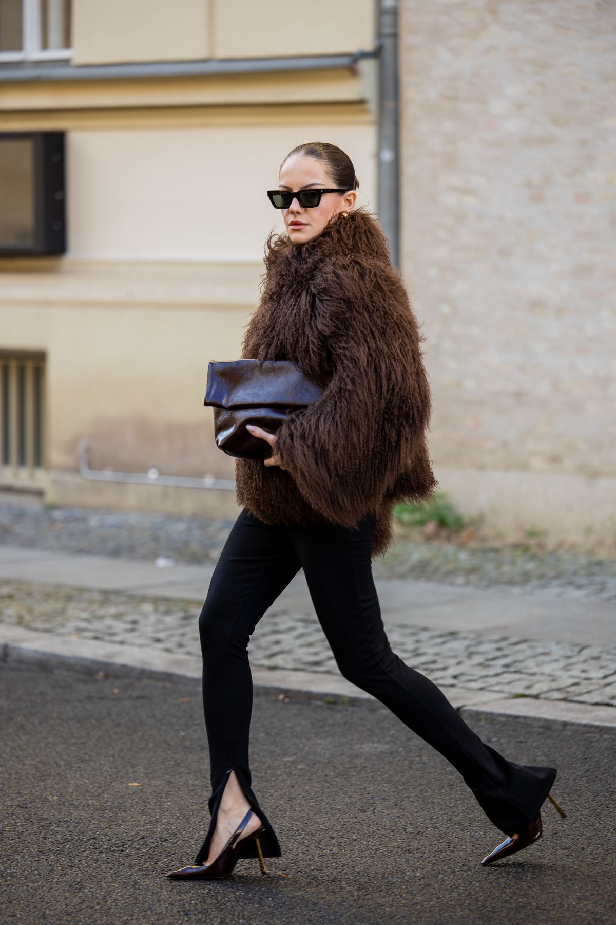 Felvágott szárú nadrág. 