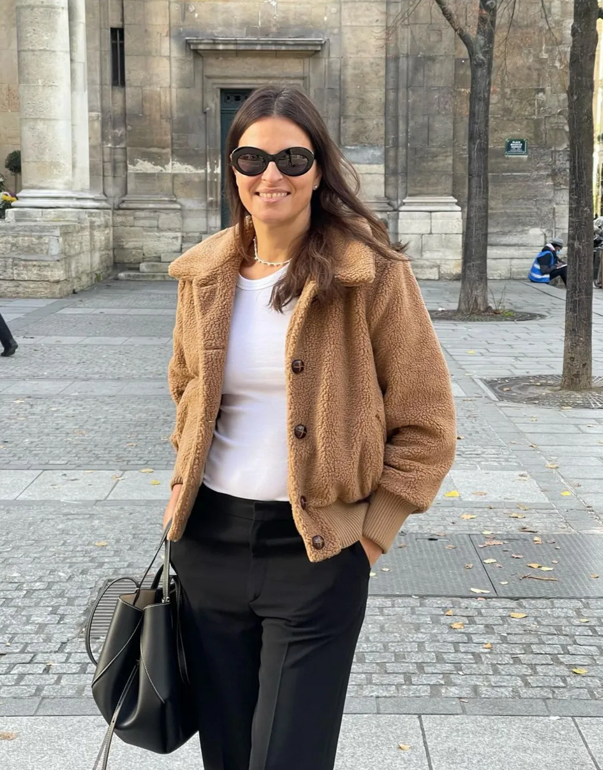 Elizabeth Bento teddy kabátban. 