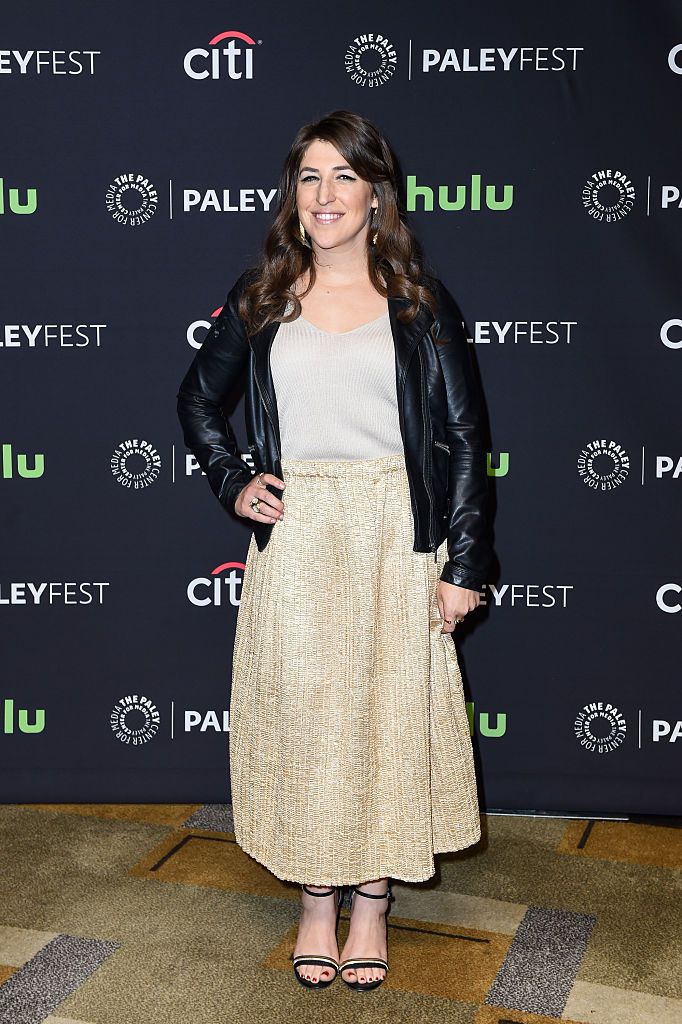 Az Agymenők sztárja, Mayim Bialik.