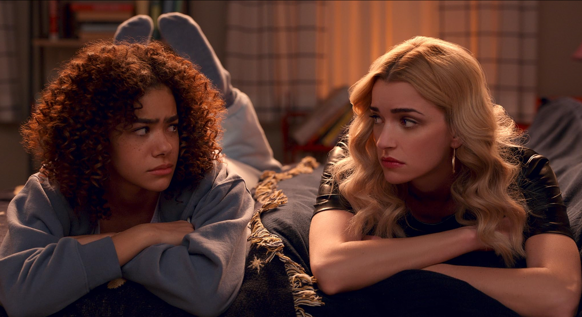 Már nagyban készítik a Ginny és Georgia 4. évadát.