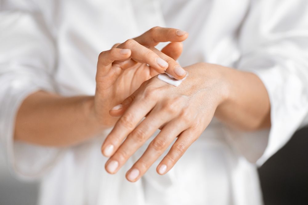 kéz- és körömápolási technikák