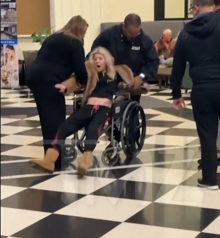 Tara Reid azt állítja, drogot tettek az italába - A színésznőt önkívülei állapotban szállították kórházba