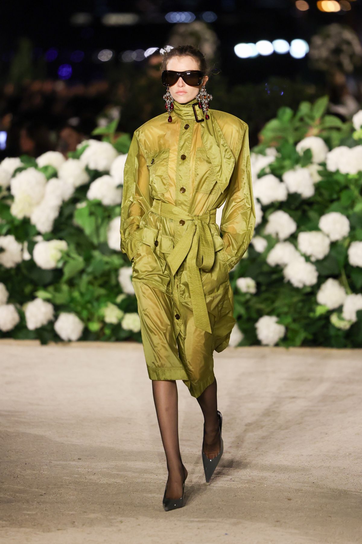 Saint Laurent 2026 tavasz-nyár női kollekció, 2025 divatszínében