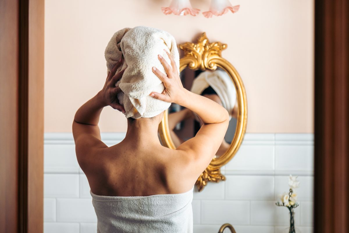 Pattanások a háton: miért nem múlnak el tinédzserkor után?