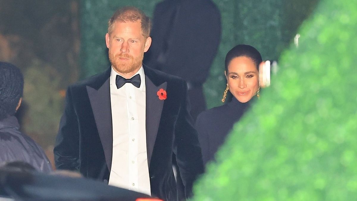 Beverly Hills, CA Prince Harry and Meghan Markle were seen leaving Kris Jenner’s 70th birthday celebration held at Jeff Bezos’ lavish estate in Beverly Hills.
BACKGRID USA 8 NOVEMBER 2025,Image: 1051359462, License: Rights-managed, Restrictions: , Model Release: no, Pictured: Prince Harry, Meghan Markle
