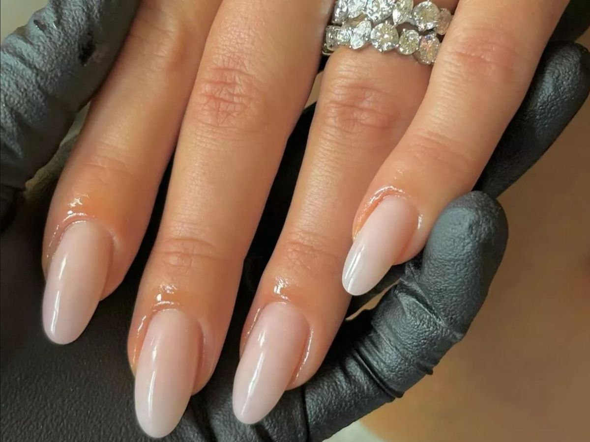 francia manikűr körömtrend