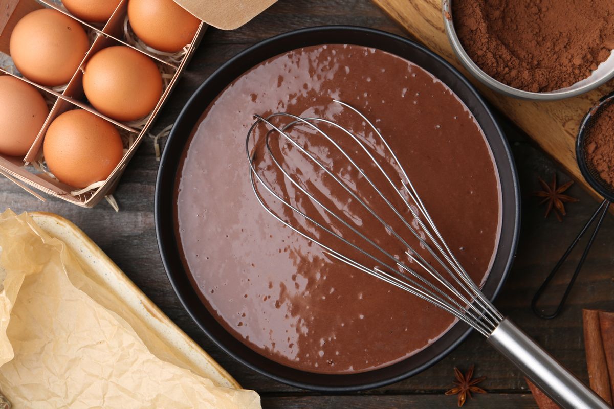 A főtt tojásos csokis mousse pofon egyszerűen elkészítő. 