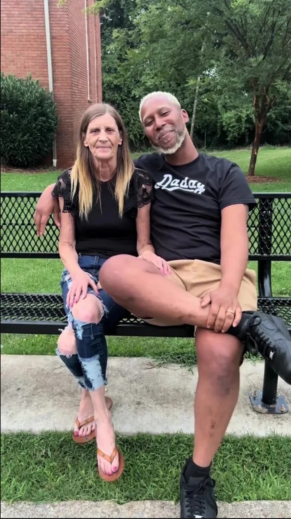 A 64 éves nagymama és fiatal férje