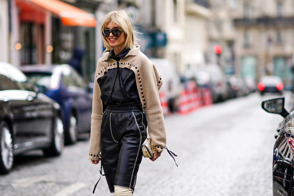 A divat örök: nő különleges boleróban