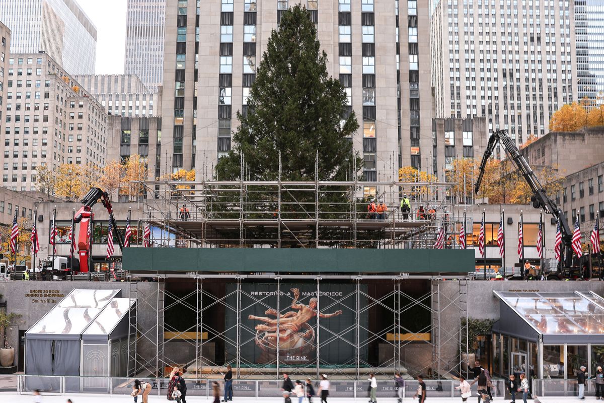 A Rockefeller Center idei karácsonyfája New Yorkban