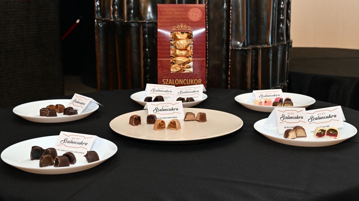 Az év szaloncukra 2025-ben egy karamellizált fehér csokoládéval és Lotus kekszes-karamellás töltelékkel készült desszert lett.