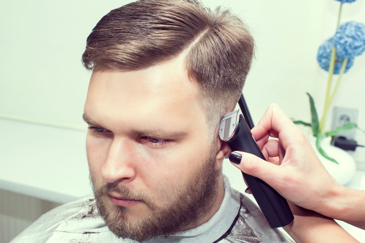Rettenetes férfi frizura