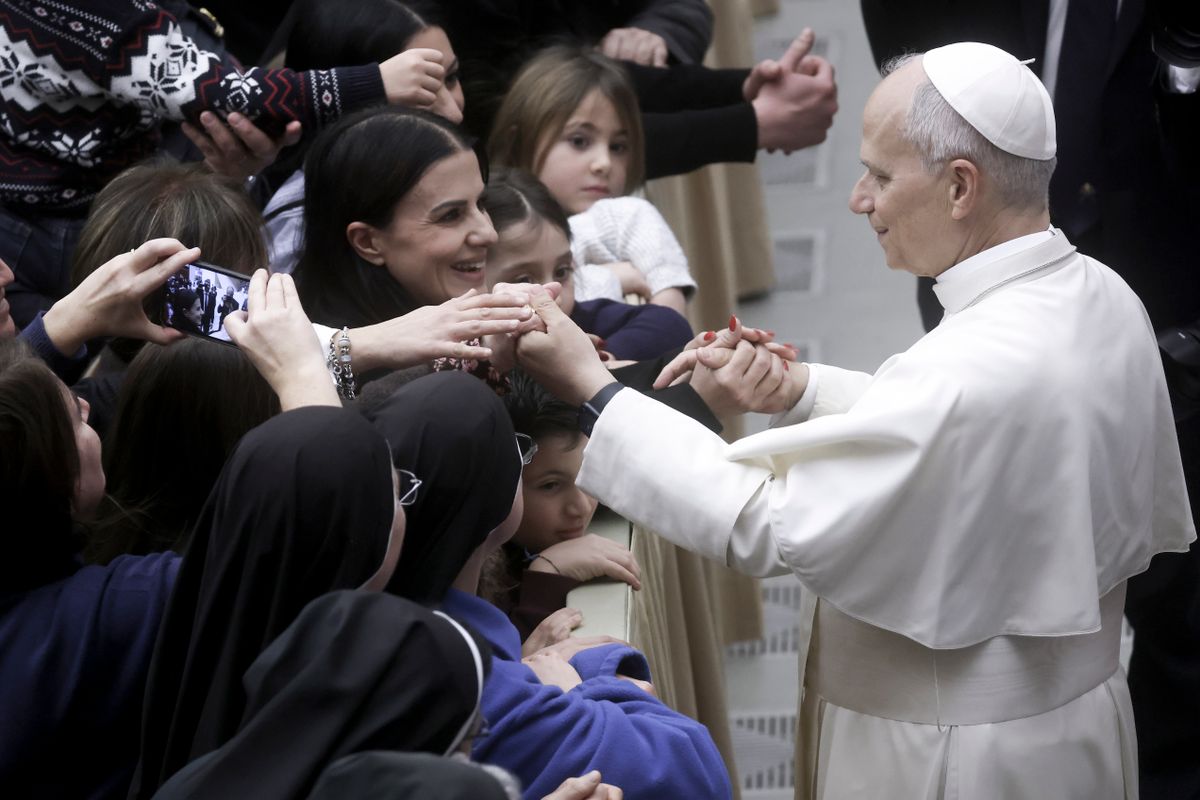 XIV. Leó pápa Apple Watch-ot visel.