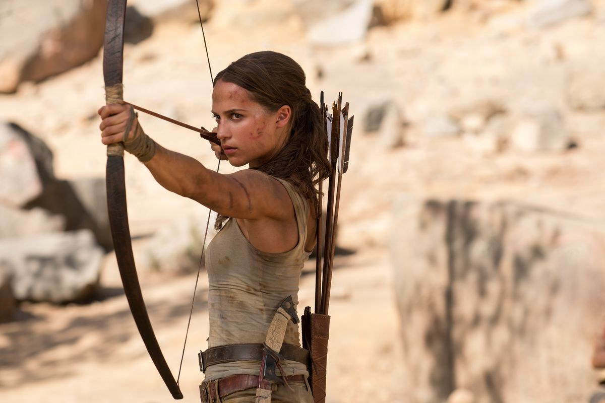 Alicia Vikander, mint Lara Croft a Tomb Raider: Lara Croft legendája című sorozat alapjául szolgáló filmben. 