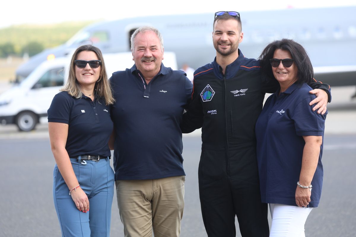 Kapu Tibor kutatóűrhajós és családja; HUNOR Magyar Űrhajós Program