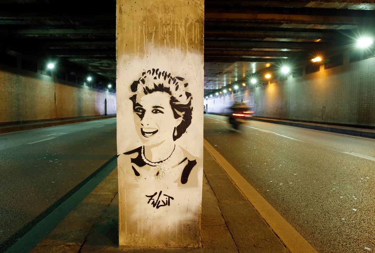 Diana hercegnét ábrázoló portré a párizsi Alma alagútban