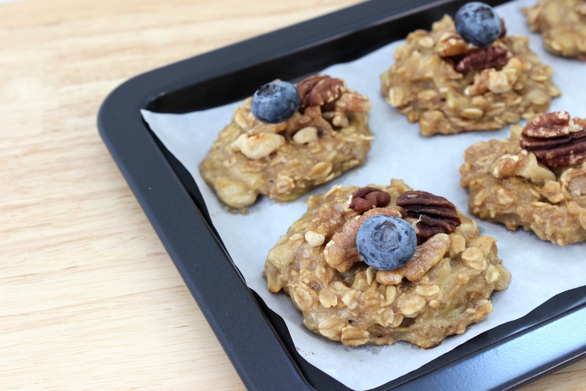 Áfronyás zabsütik egy tálcán, diós változatban. 