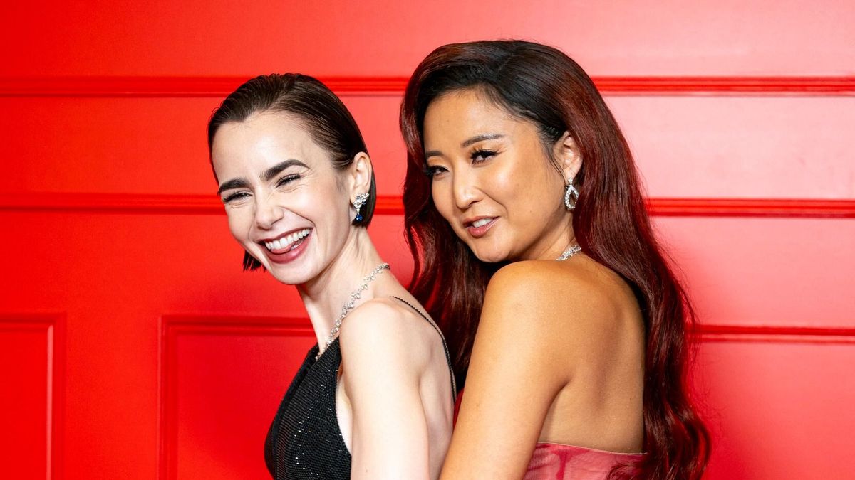 Lily Collins és Ashley Park az Emily Párizsban bemtutatóján