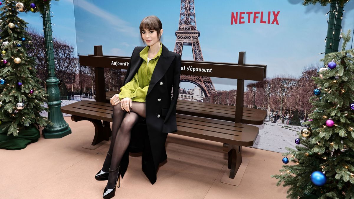 Lily Collins az ötödik évadban is visszatér az Emily Párizsban főszereplőjeként.
