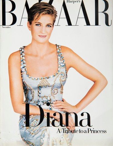 1997 november, Diana hercegné a Harper's Bazaar címlapján Versace ruhában.