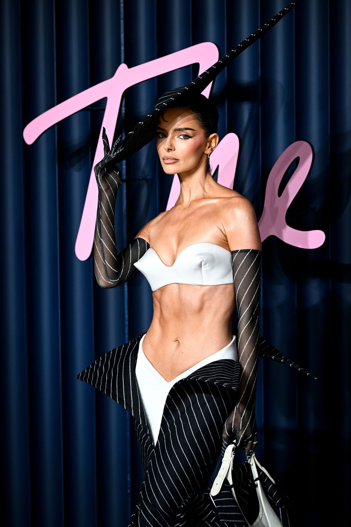 Maura Higgins a2025-ös Fashion Awards díjátadón