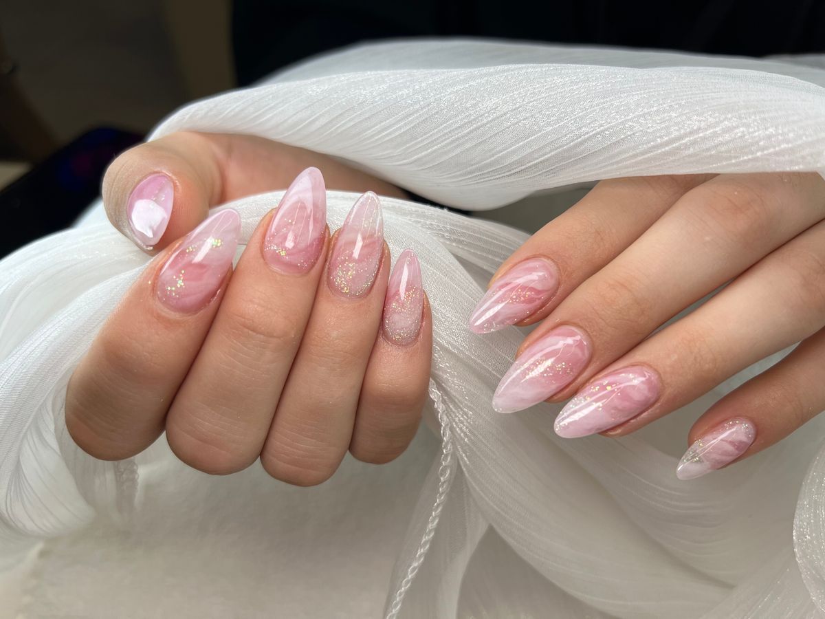 kristályos körömtrend