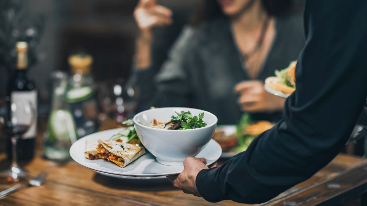 Az étterem konyhájában sem mindig megoldható a jó tárolás.