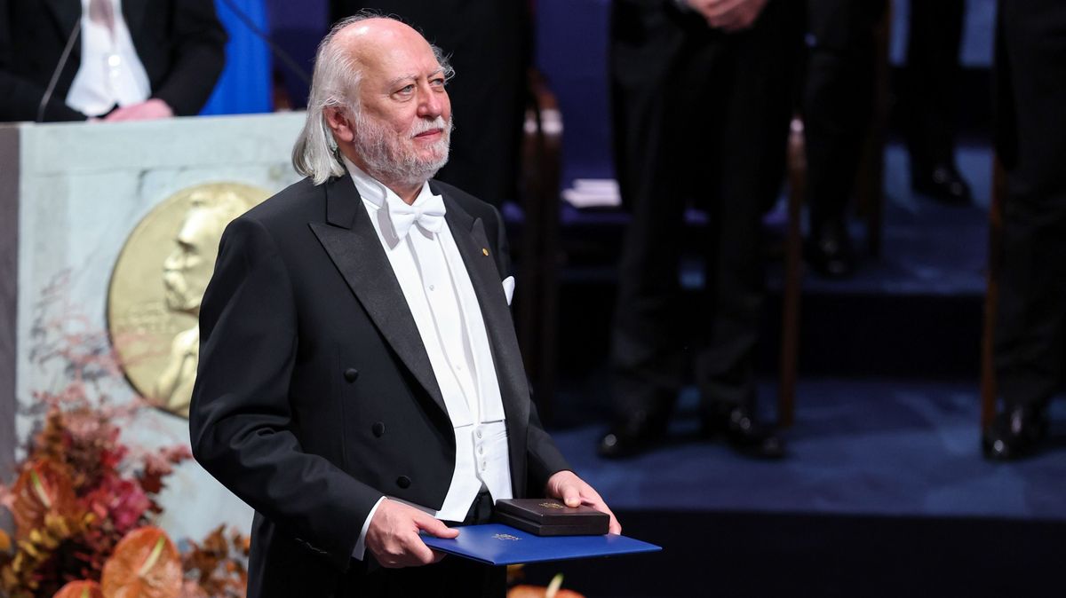 Átvette irodalmi Nobel-díját Krasznahorkai László