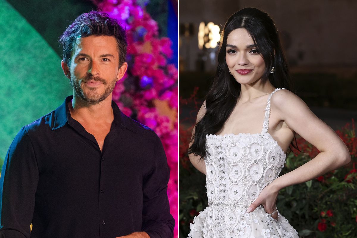 Jonathan Bailey és Rachel Zegler