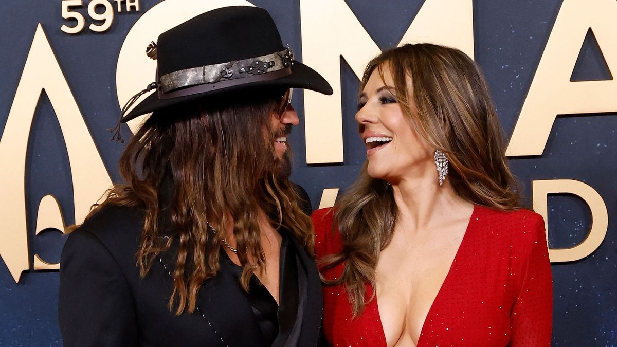 Liz Hurley és Billy Ray Cyrus a karácsonyt is együtt töltötték