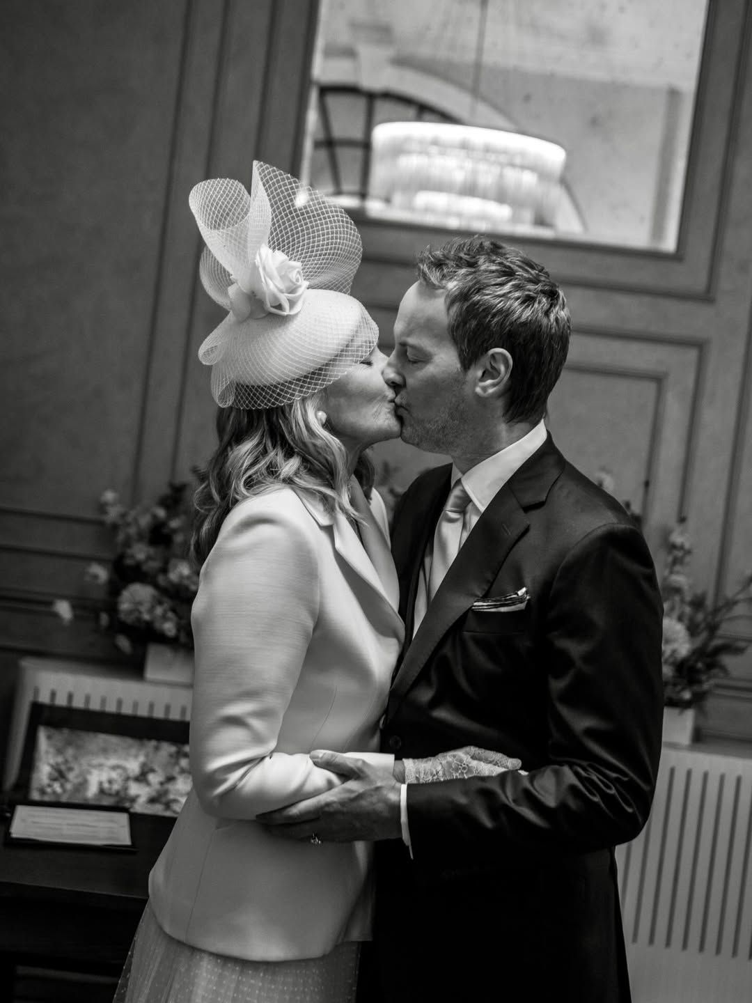 Kim Cattrall és Russell Thomas 12 ember előtt mondta ki a boldogító igent