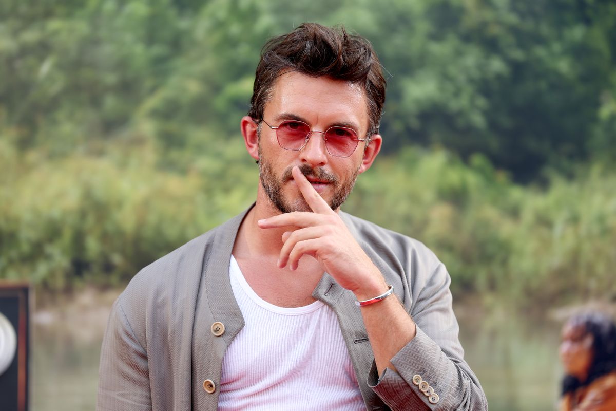 slutty little glasses – Jonathan Bailey